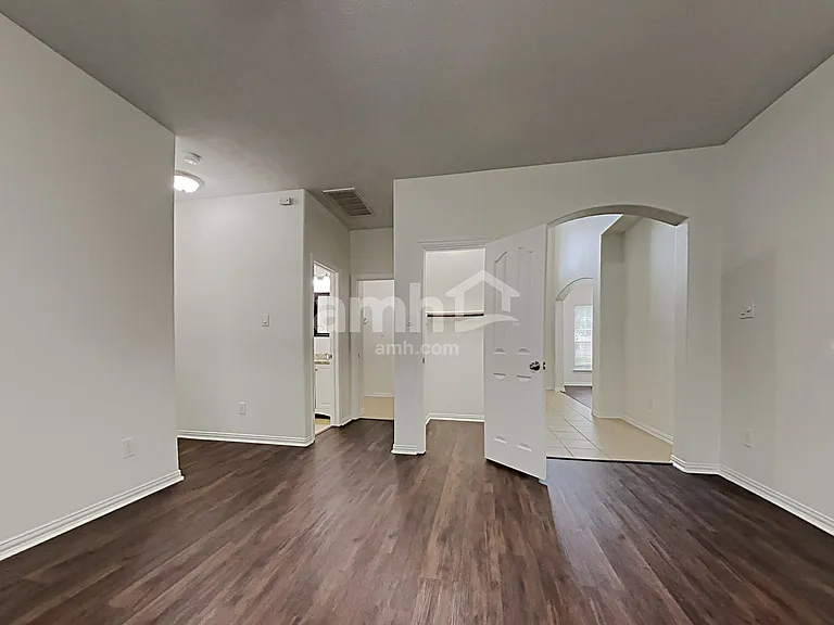 2213 Oak Circle Dr N — Photo 7