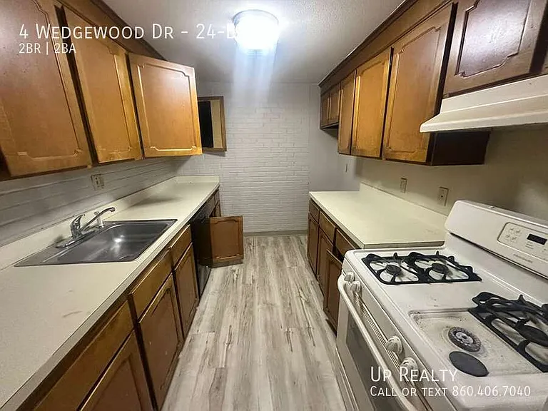 4 Wedgewood Dr #24-B1 — Photo 1