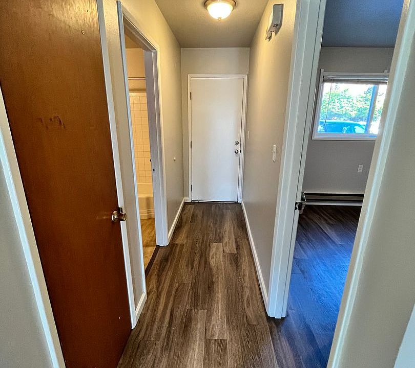 1st image of 2831 E 6th St APT 7