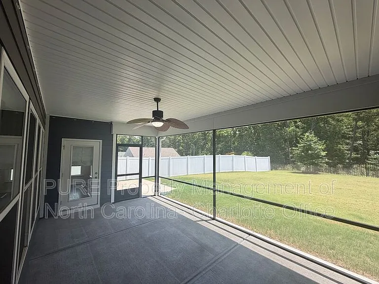 13818 Berkley Ave — Photo 42