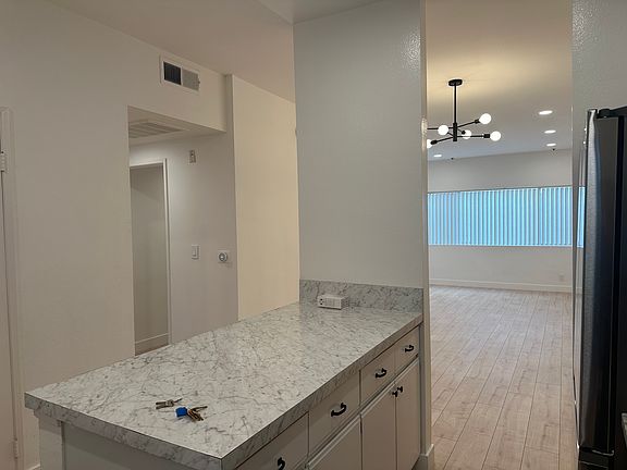 5th image of 1212 N Gower St APT 106