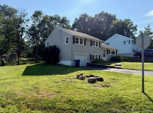 30 Batt Ln, West Haven, CT 06516