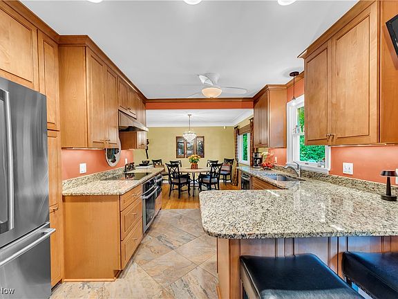 4th image of 8010 Robin Ln