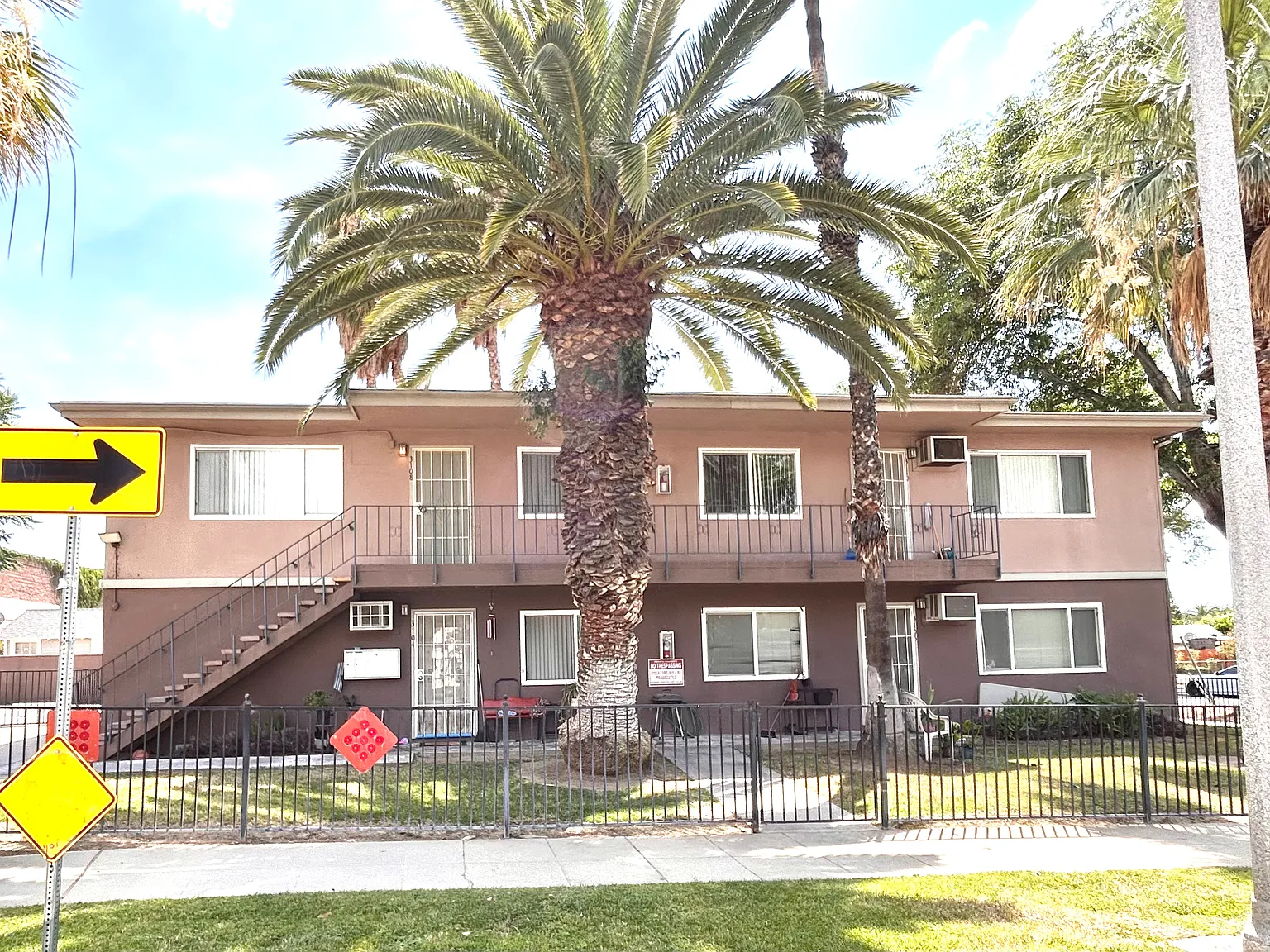 2 bed, 900 sqft, $1,970 — Photo 2