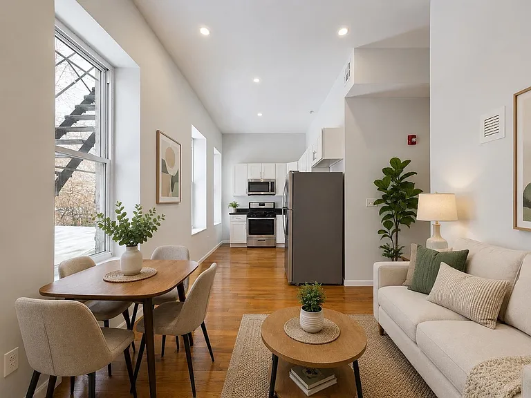 137 Monticello Ave #4 — Photo 3