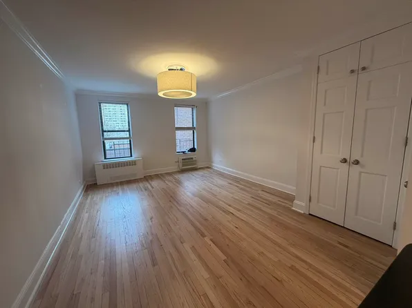 370 East 69th Street image 1 of 3