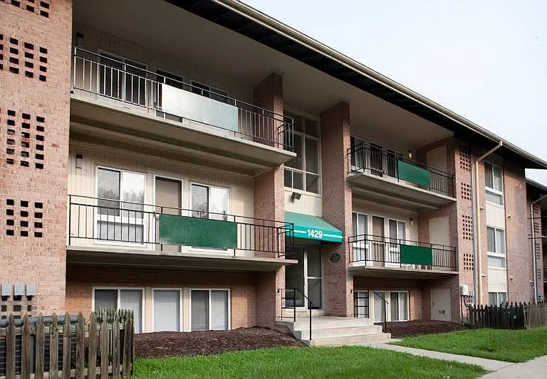 Forest Hill Apartments — Photo 1