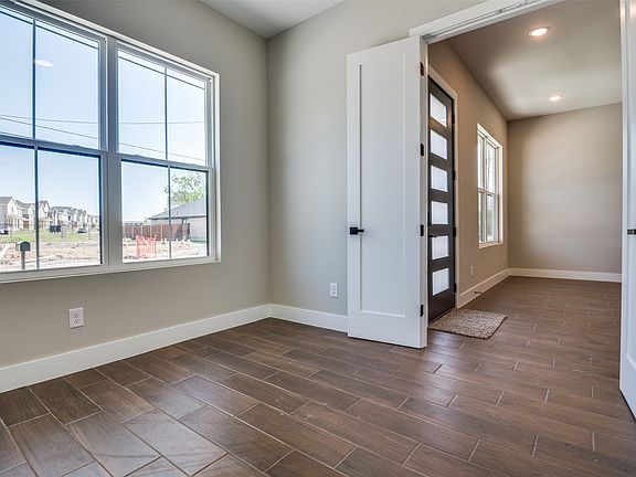 3rd image of 708 Perry Ave