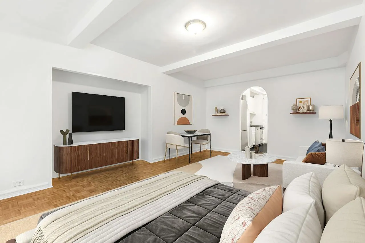307 East 44th Street — Photo 3