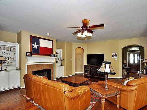 4th image of 2422 Standing Oak Ln