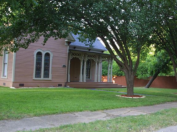 2nd image of 201 E Oak St