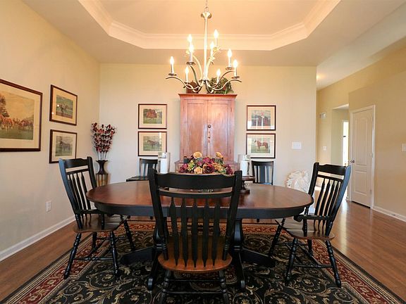 4th image of 194 Primrose Cir