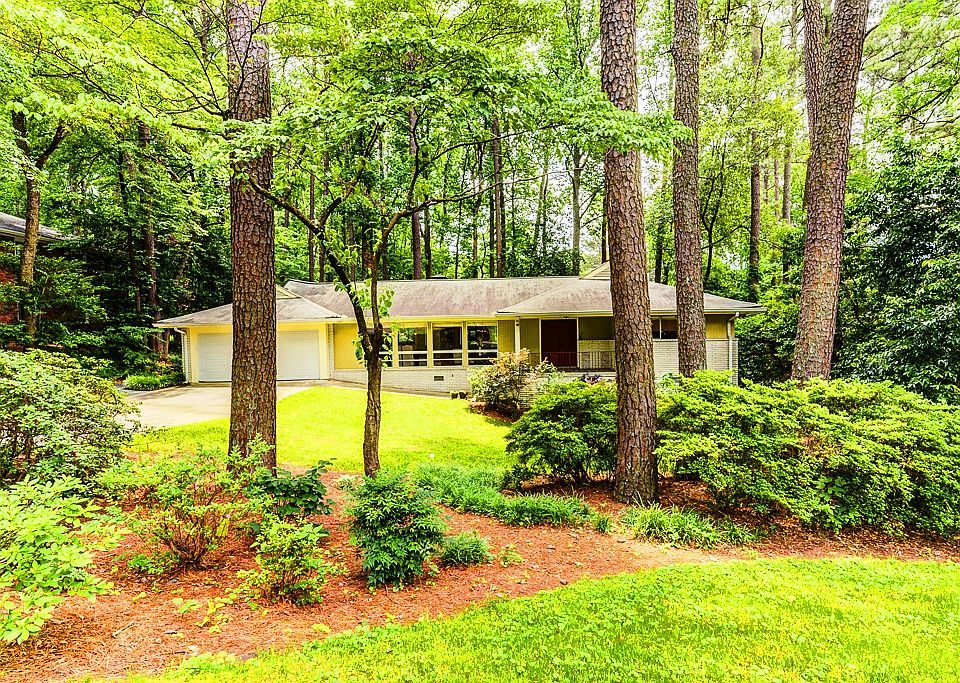 1st image of 2374 Sherbrooke Dr