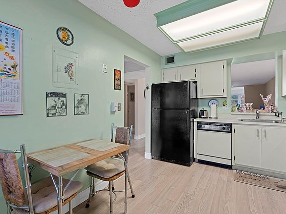 4th image of 7300 Lake Cir Drive #105