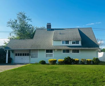 38 Walnut Ln, Hicksville, NY, 11801