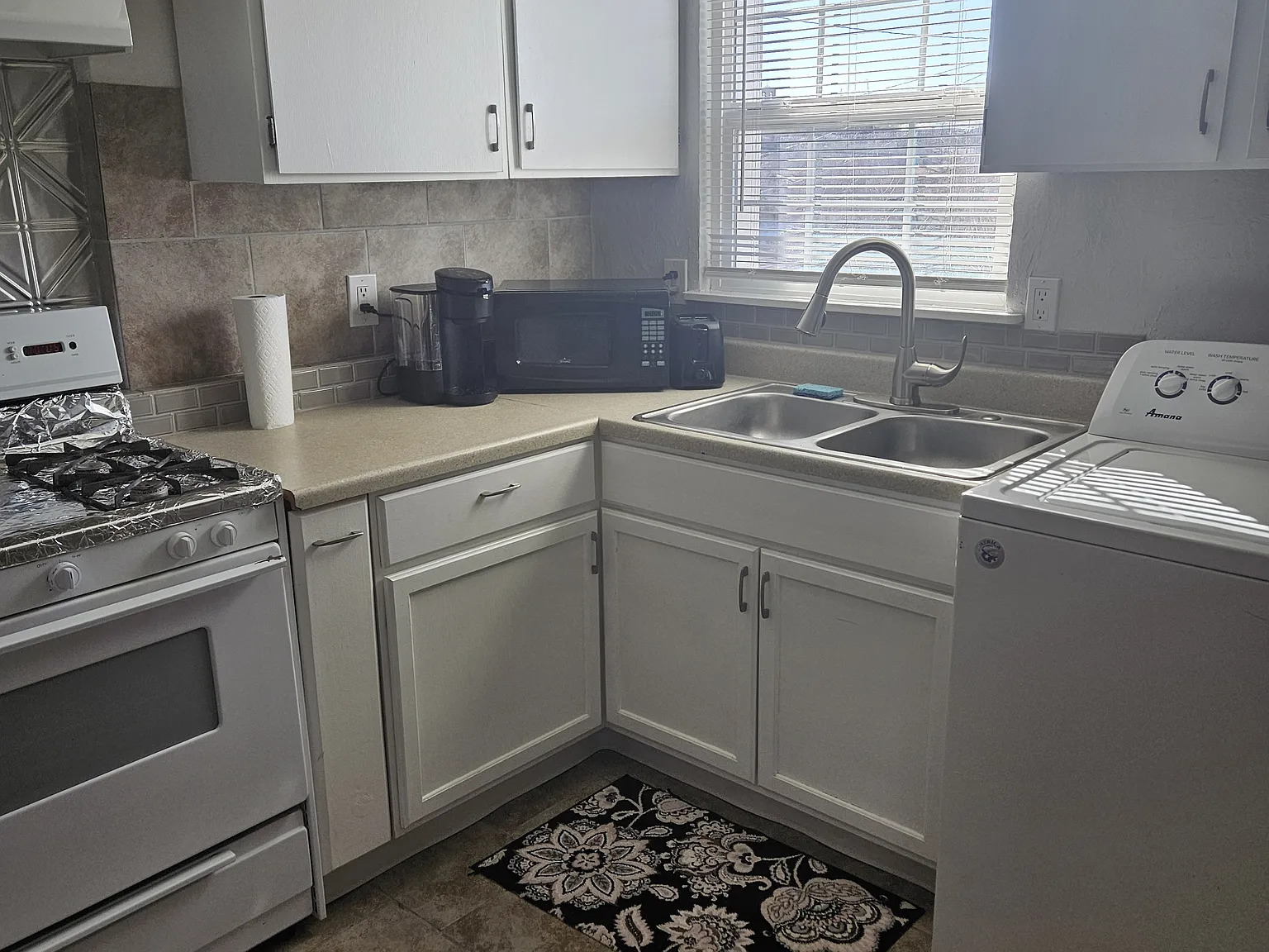 304 S Country Club Dr — Photo 1