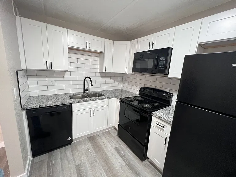Riverbank Apartments — Photo 10