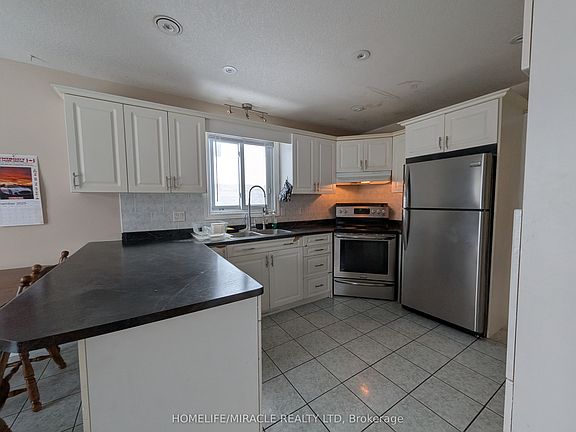 5th image of 352 Bankside Dr