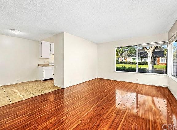 4th image of 1344 Peppertree Cir