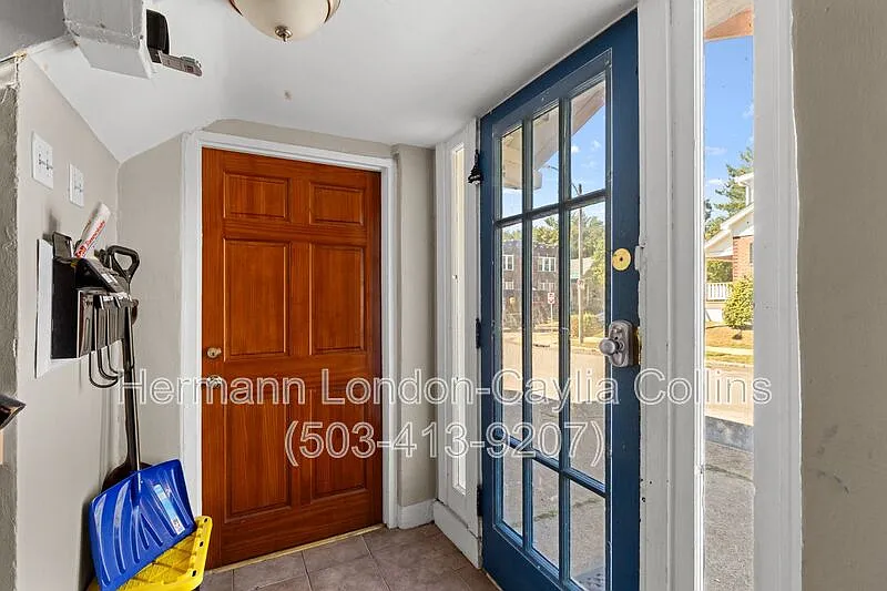 2 bed, 1.0 bath, $899 — Photo 2