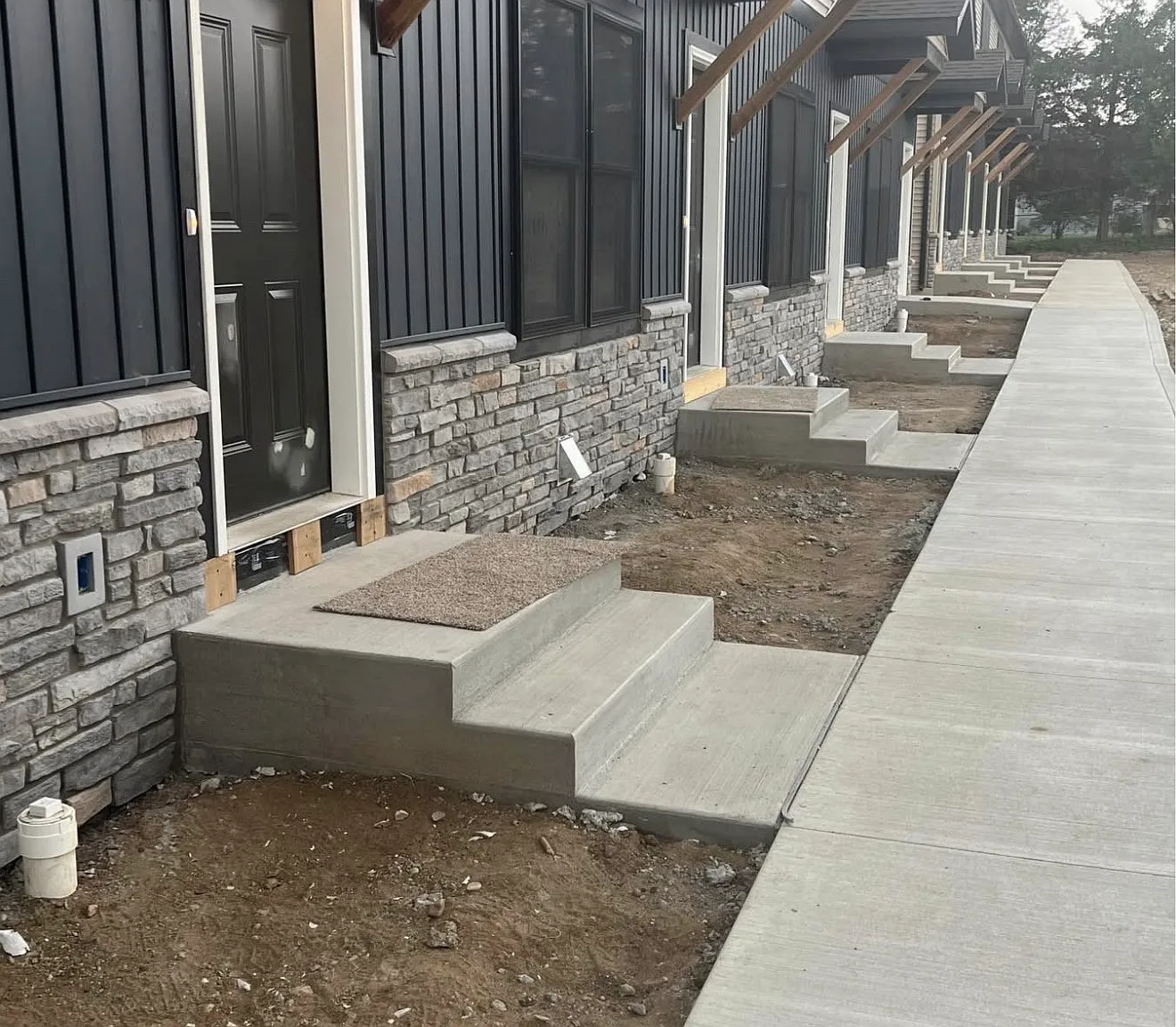 420 Johnston St — Photo 1