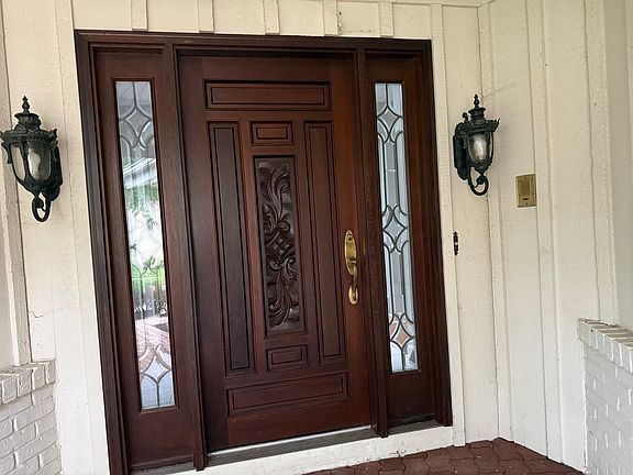 3rd image of 1117 Summit Hills Ln