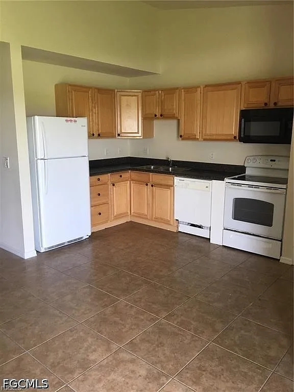 3 bed, 2.0 bath, 1170 sqft, $1,390 — Photo 3