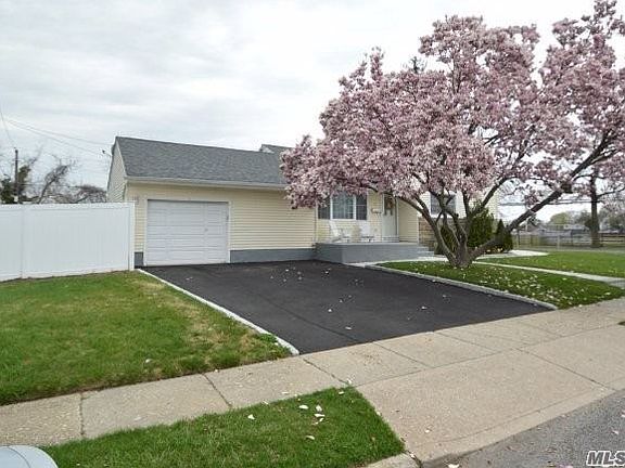 2nd image of 2 Mohawk Dr