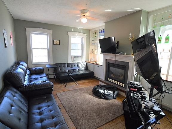 2nd image of 29 Northey St Unit 2