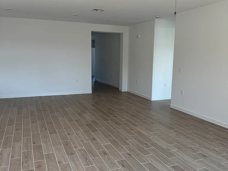 4489 N Phoenix Ave — Photo 24