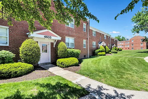Queens Manor Photo 1