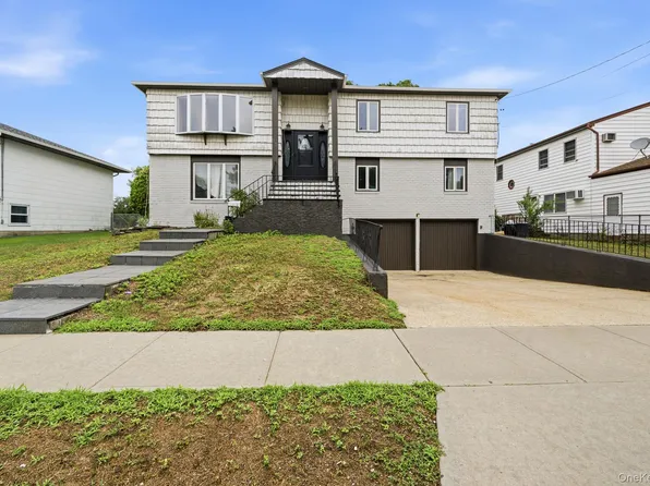 23 3rd Avenue, Farmingdale, NY 11735