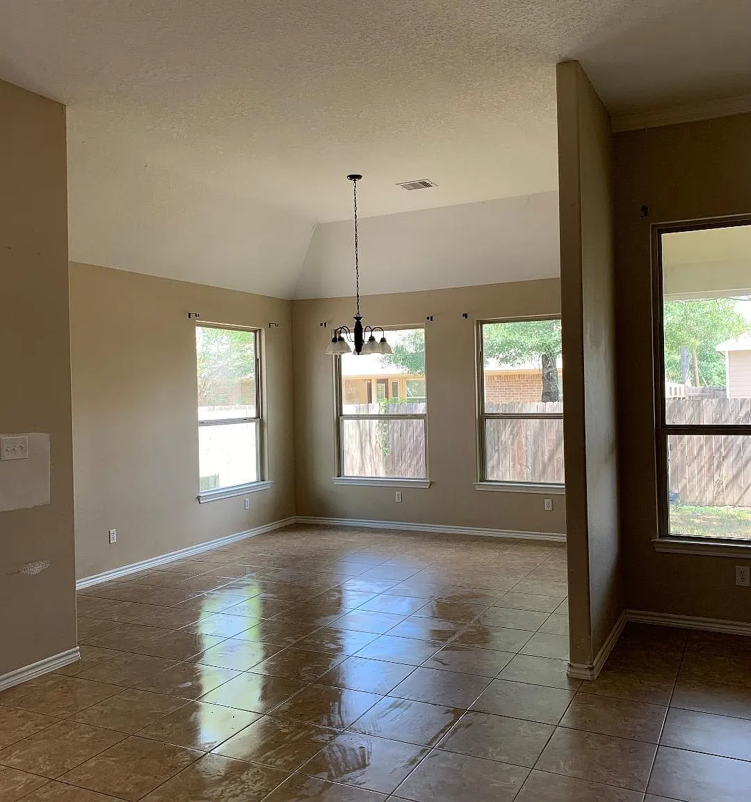 3 bed, 2.0 bath, 1902 sqft, $2,199 — Photo 4