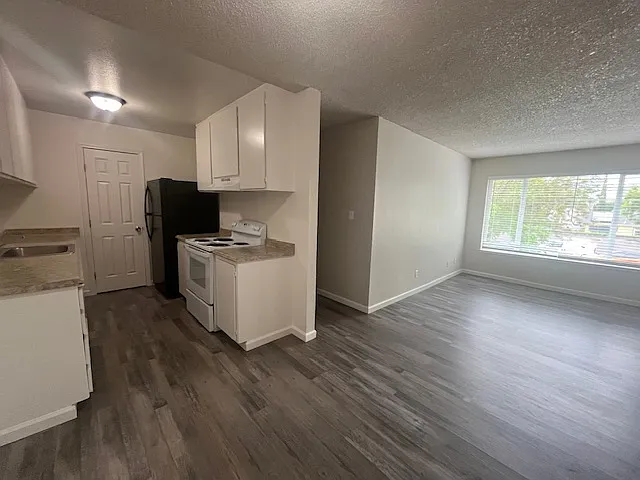 2910 N Tracy Blvd #44 — Photo 2