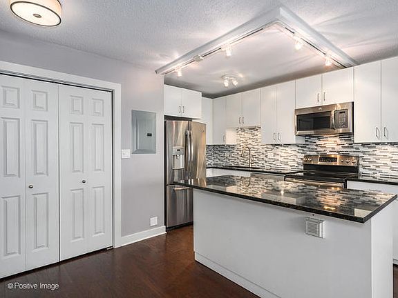 4th image of 2930 N Sheridan Rd APT 611