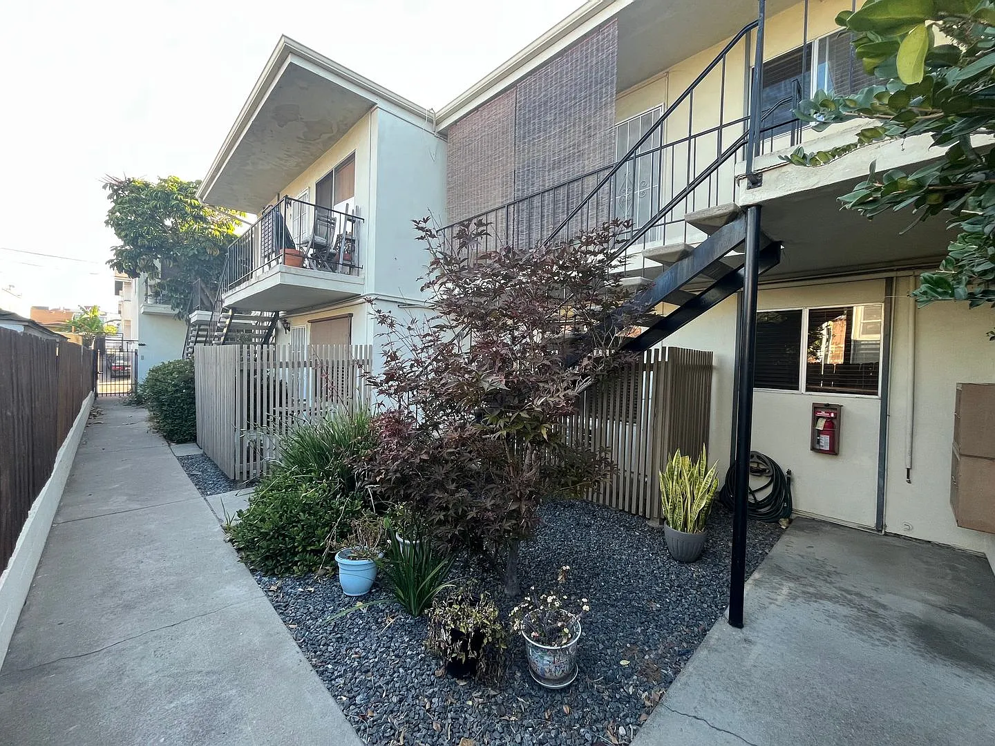 1432 Robinson Ave — Photo 3