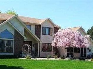 10 Walnut Hill Dr, Penfield, NY 14526