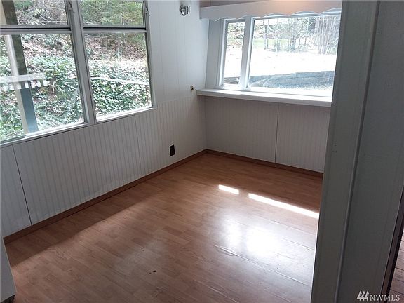 2nd image of 301 N Mount Washington Dr
