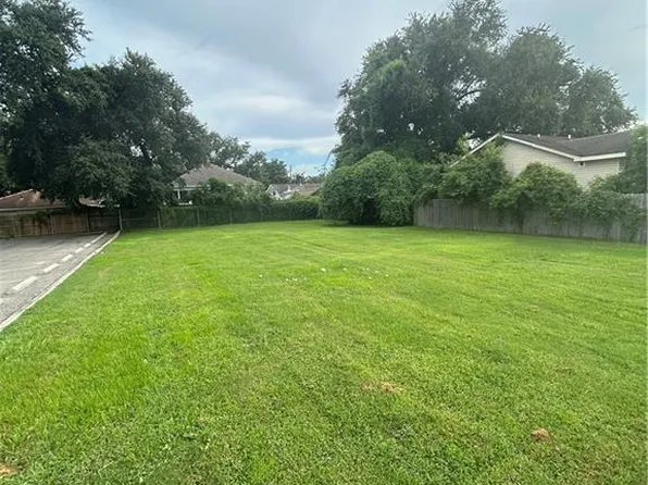 1516 Seville Dr, New Orleans, LA 70122