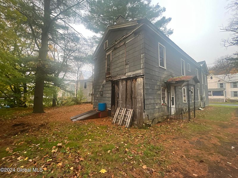 5th image of 44 N Division Street