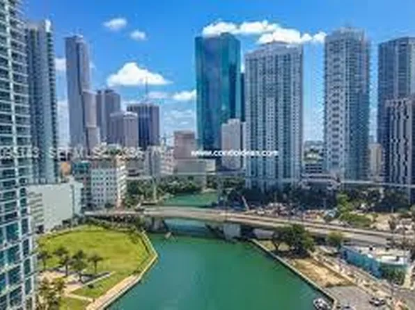 90 SW 3rd St, Miami, FL