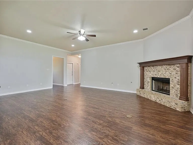 1219 Harrisonburg Ln — Photo 3