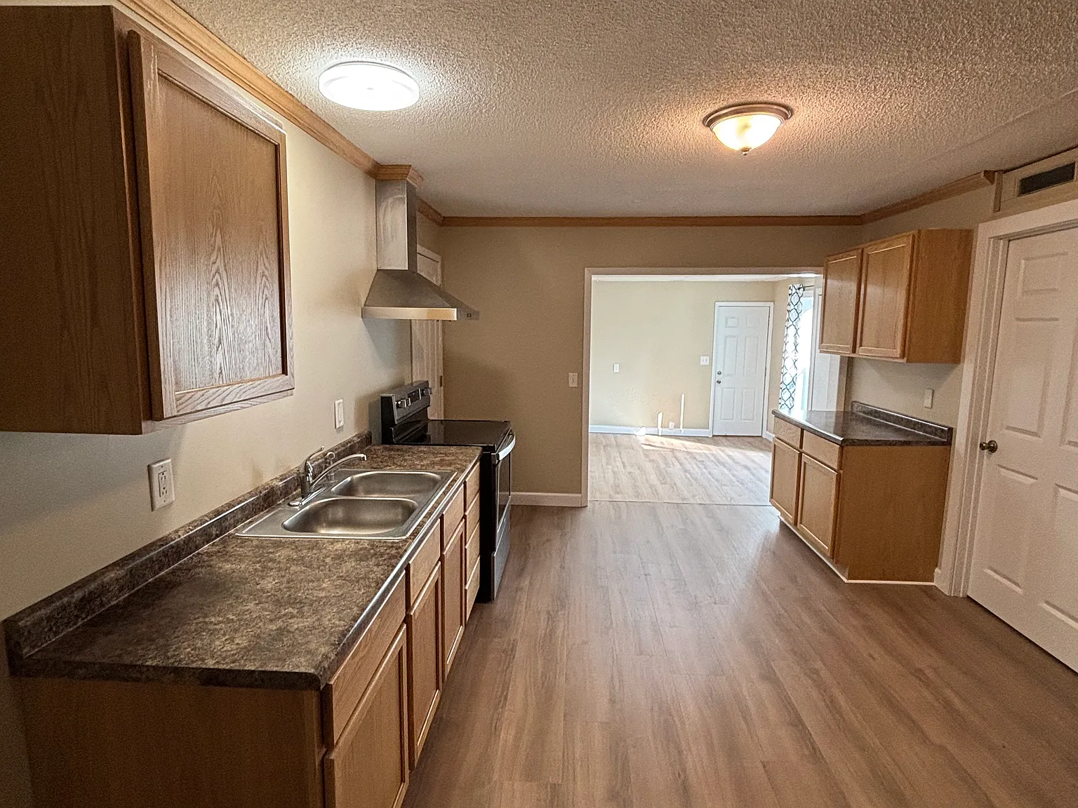 221 Court Ave N — Photo 1