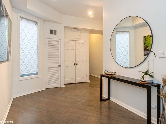 5th image of 728 W Aldine Ave APT 3E