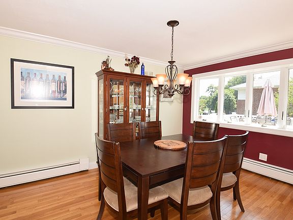 2nd image of 20 Schoenfield Ln