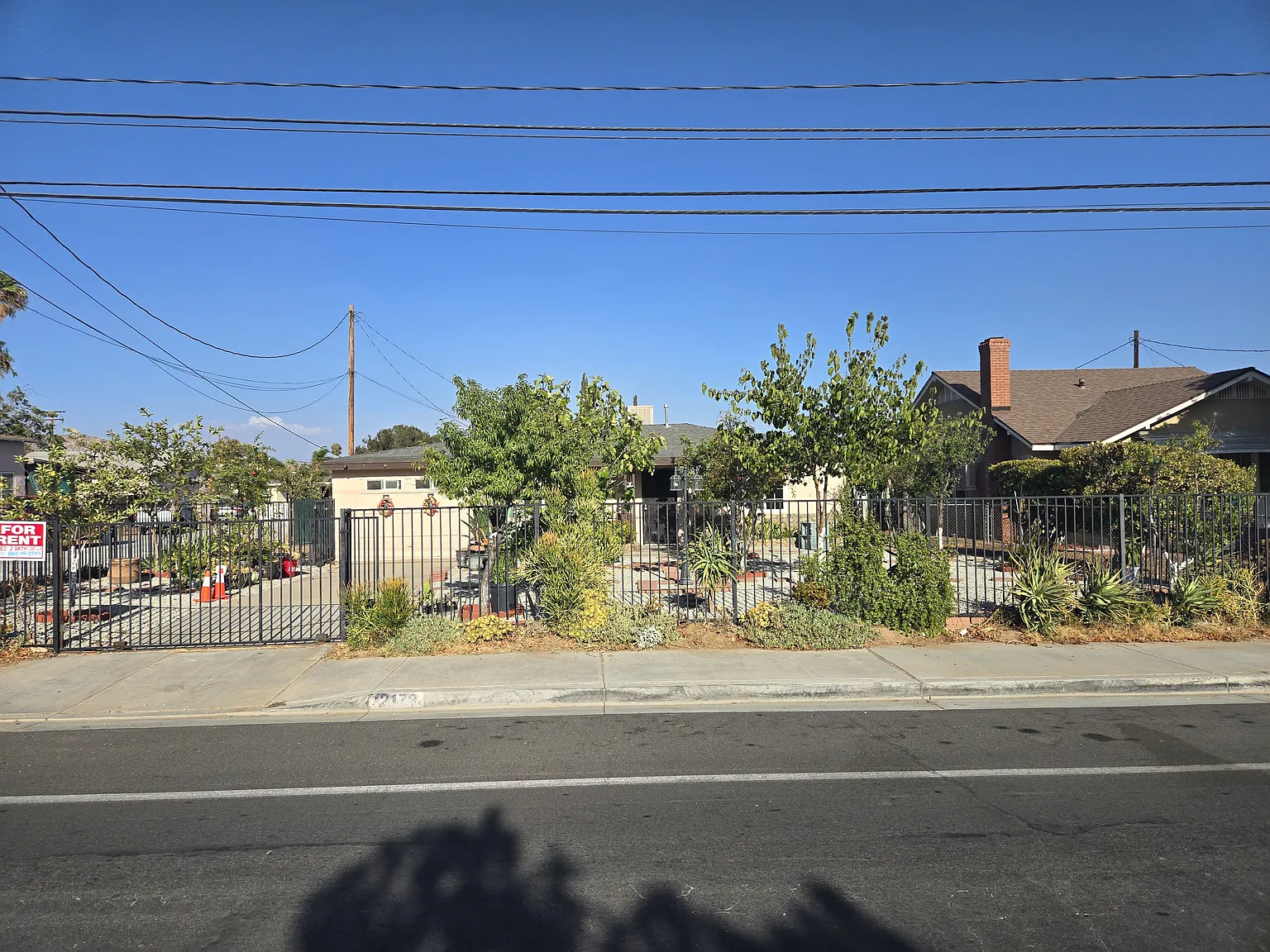 3 bed, 1000 sqft, $2,500 — Photo 2