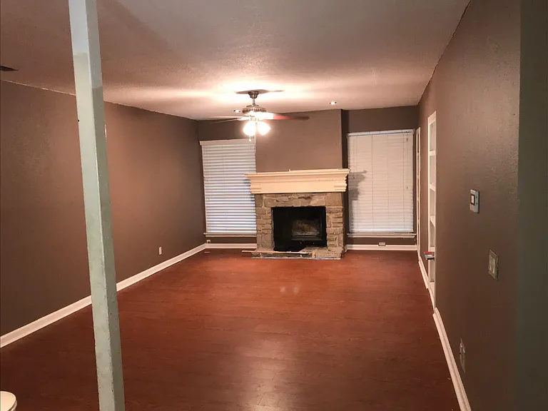 1207 Rio Linda St — Photo 2