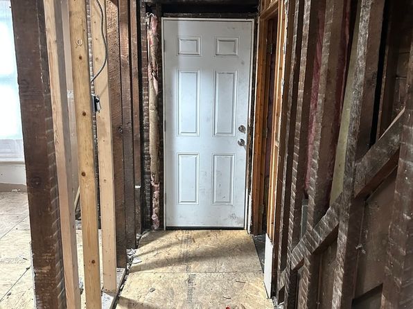 chicago-illinois-2071988333 picture