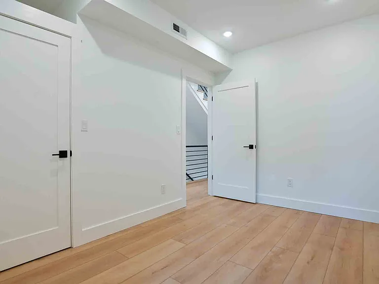 2641 4th St NE #2 — Photo 26
