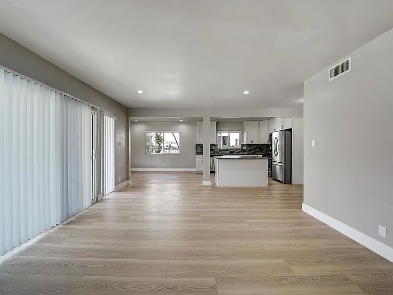 2040 S Sherbourne Dr — Photo 13
